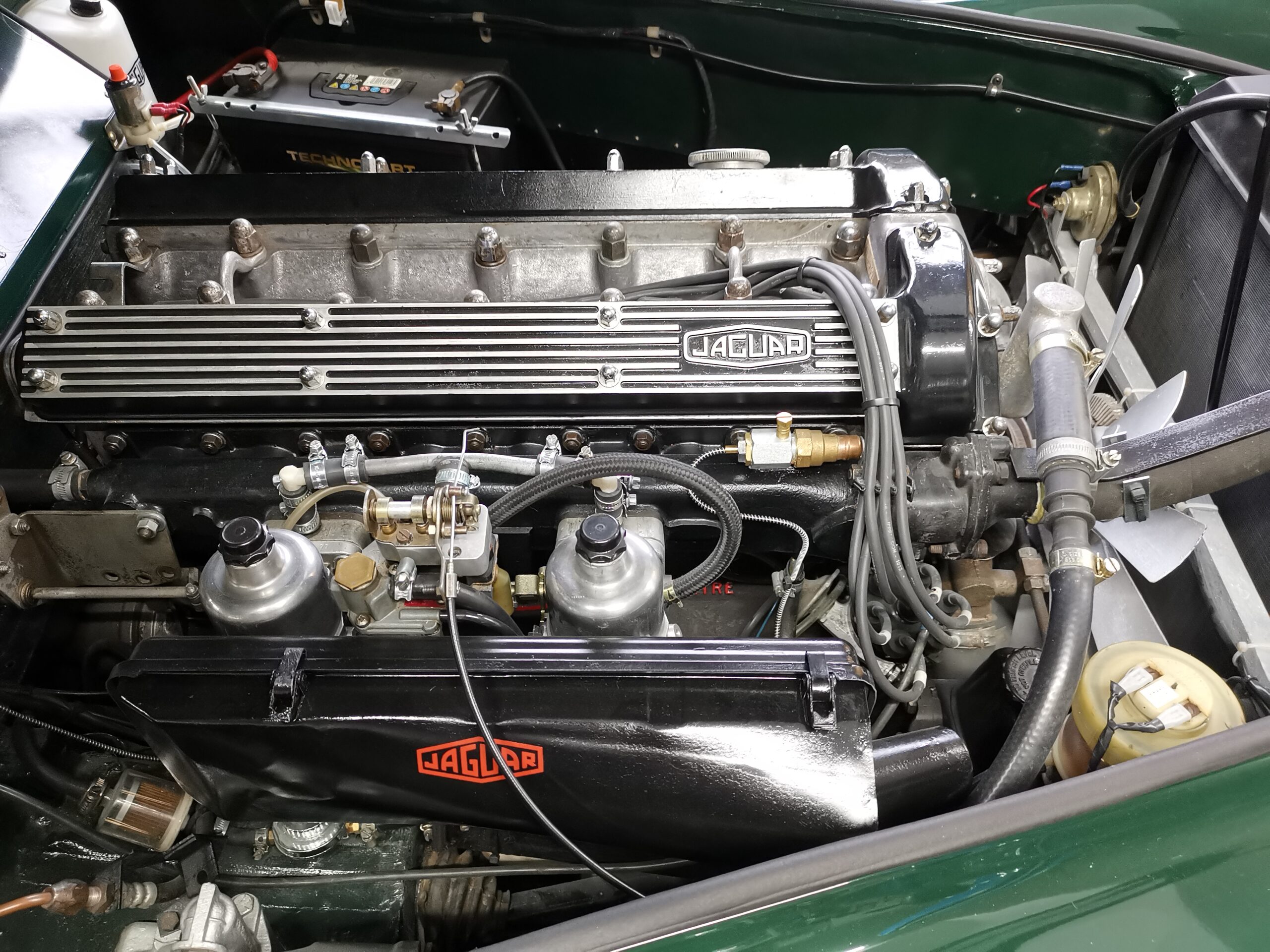 Engine bay (3)